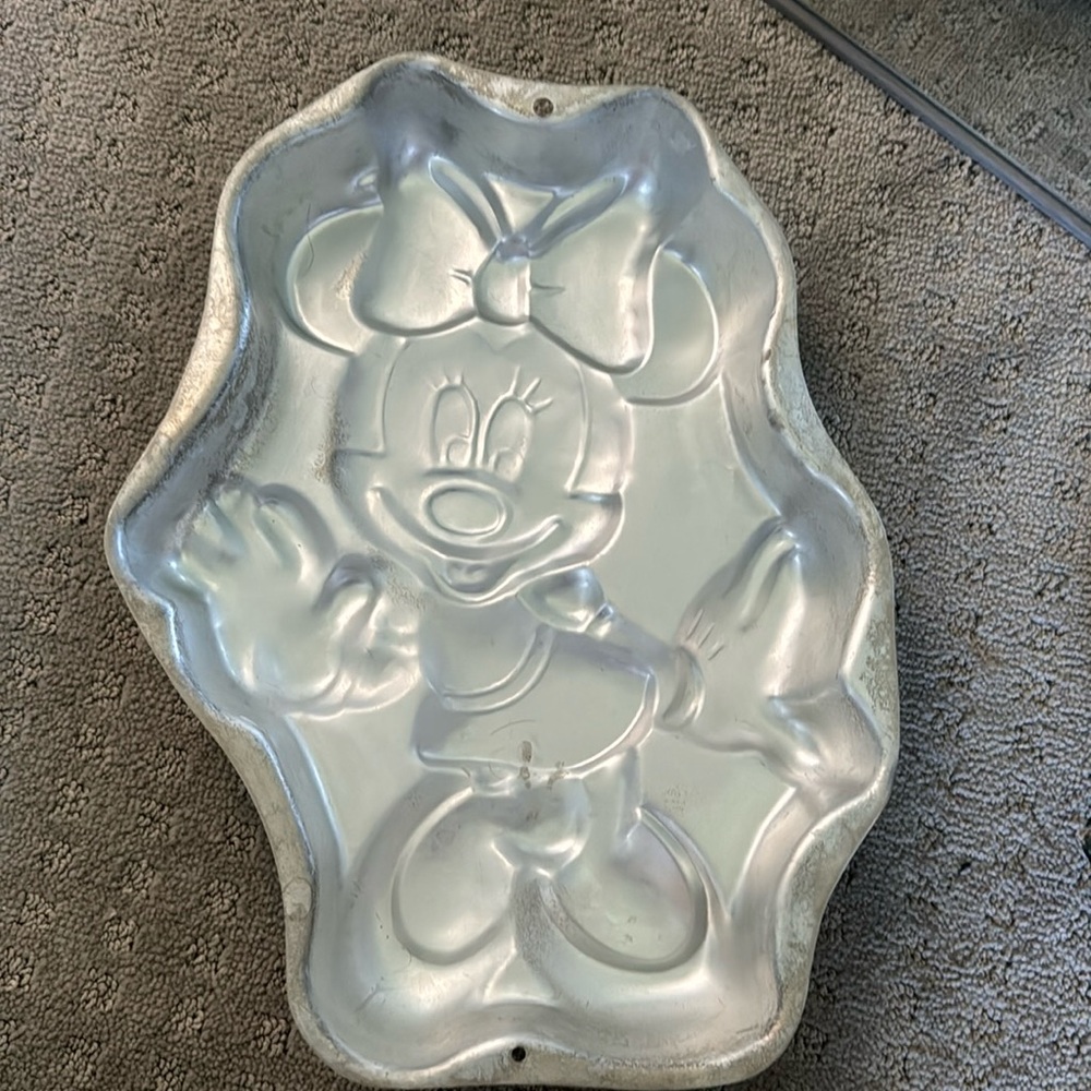 Wilton Minnie Mouse Disney cake pan